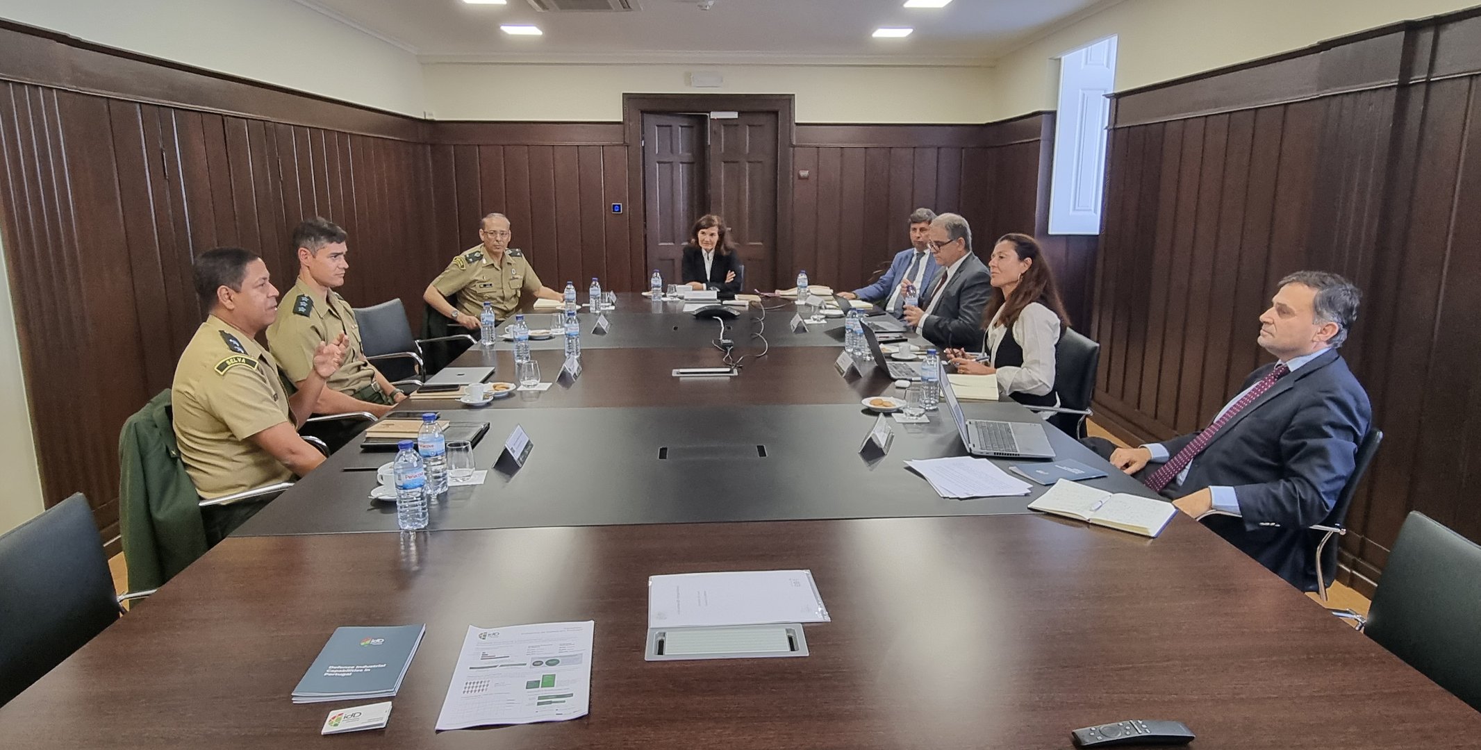 idD reúne com o Centro de Obtenções do Exército Brasileiro (2)